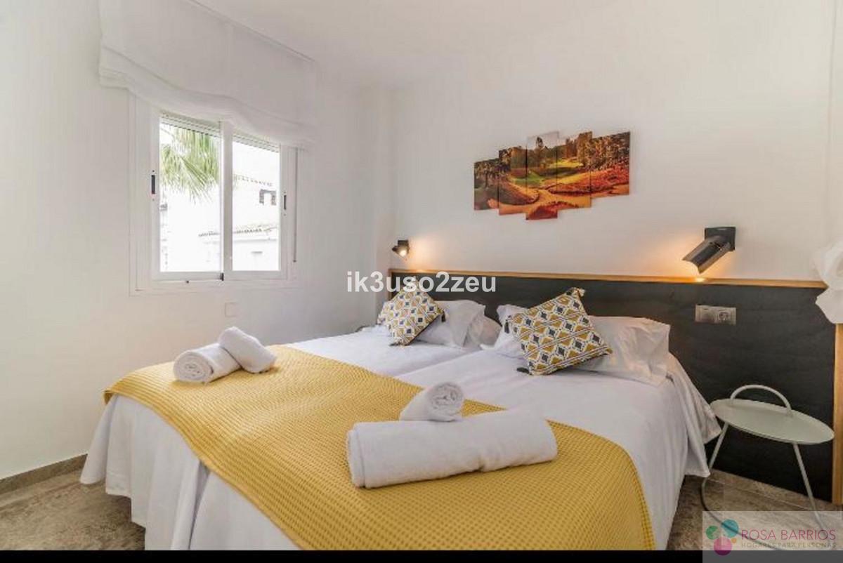 For sale of penthouse in Nueva Andalucía