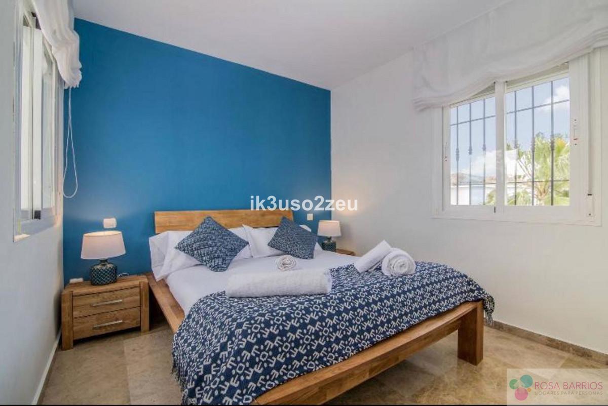 For sale of penthouse in Nueva Andalucía