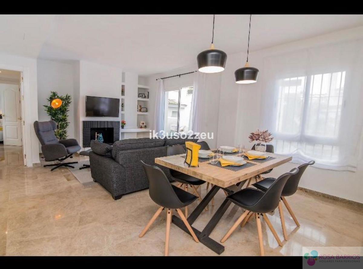 For sale of penthouse in Nueva Andalucía