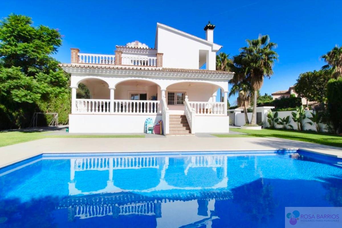 Venta de villa en Nueva Andalucía