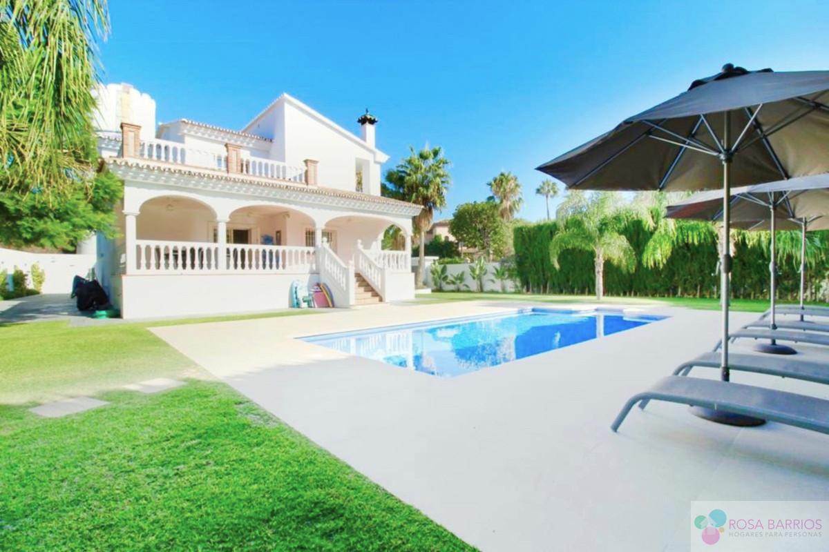 Venta de villa en Nueva Andalucía