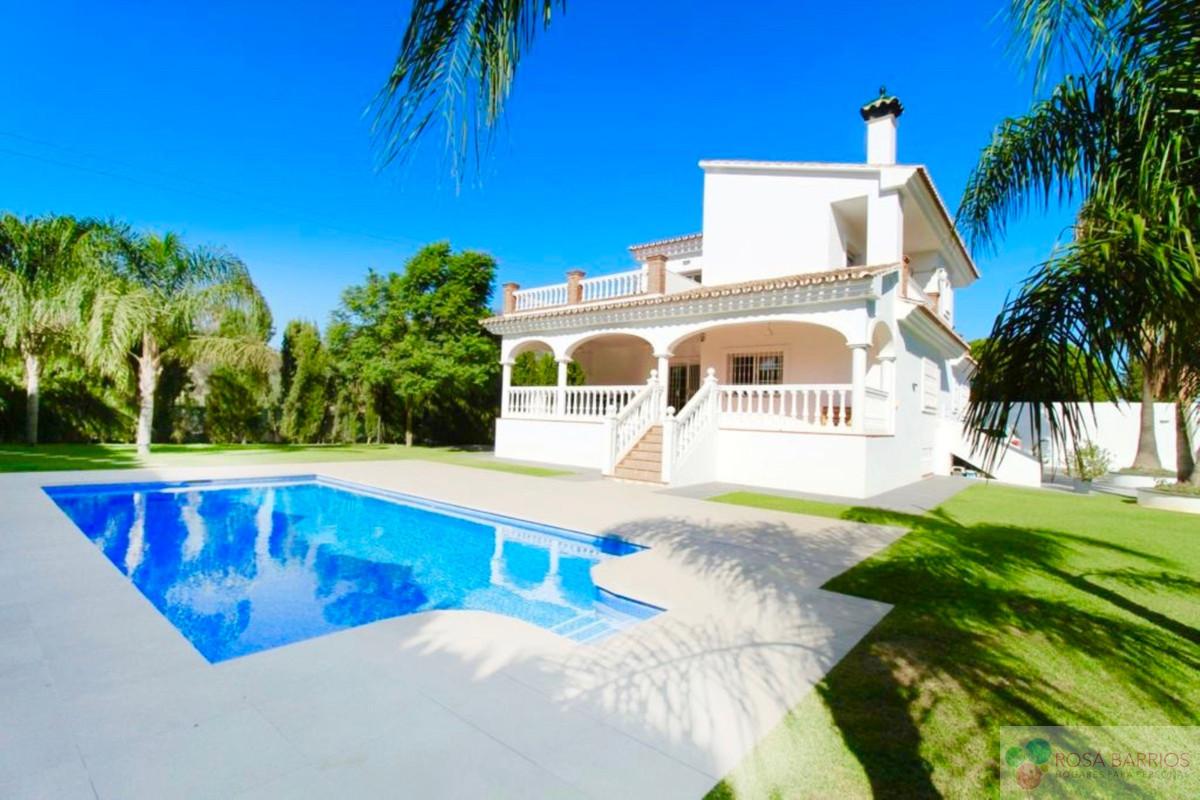 Venta de villa en Nueva Andalucía