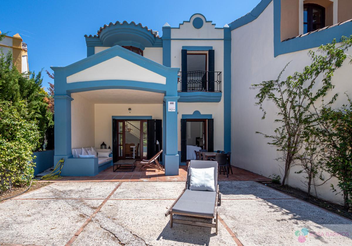 For sale of villa in Guadalmina Alta