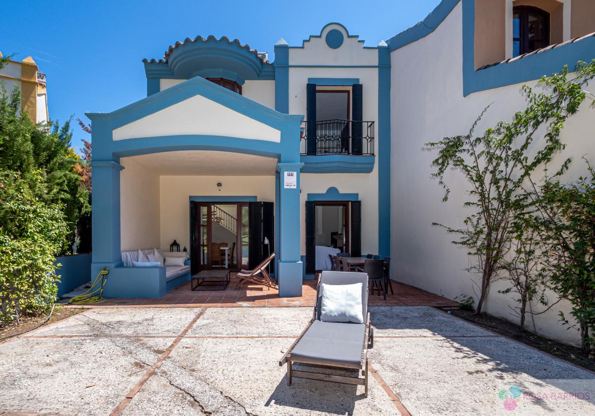 Zu verkaufen von villa in
 Guadalmina Alta