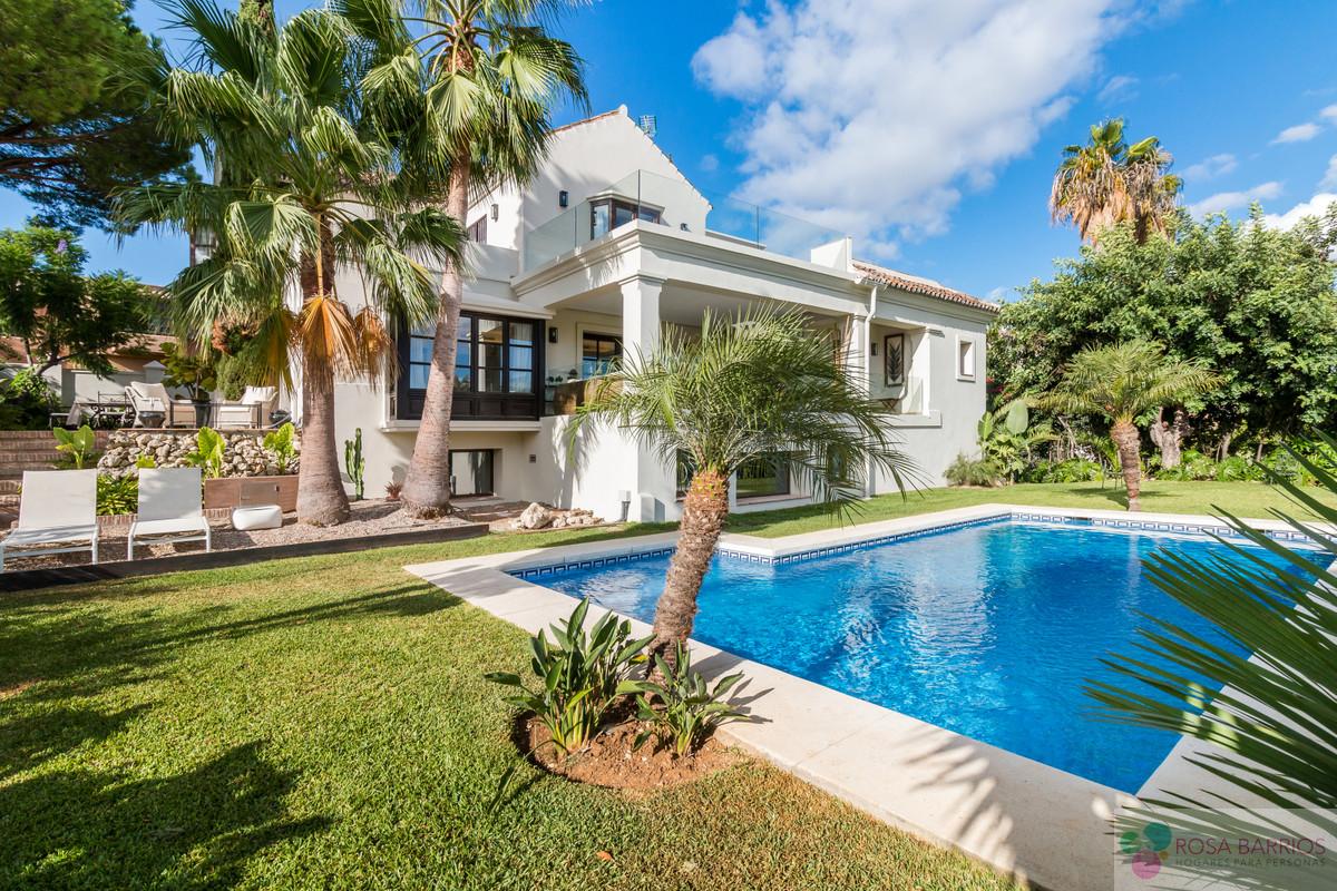 For sale of villa in Guadalmina Alta