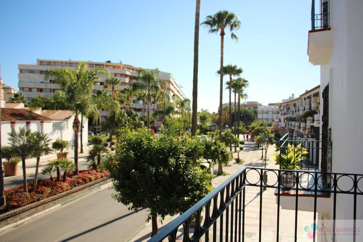 For sale of villa in Estepona