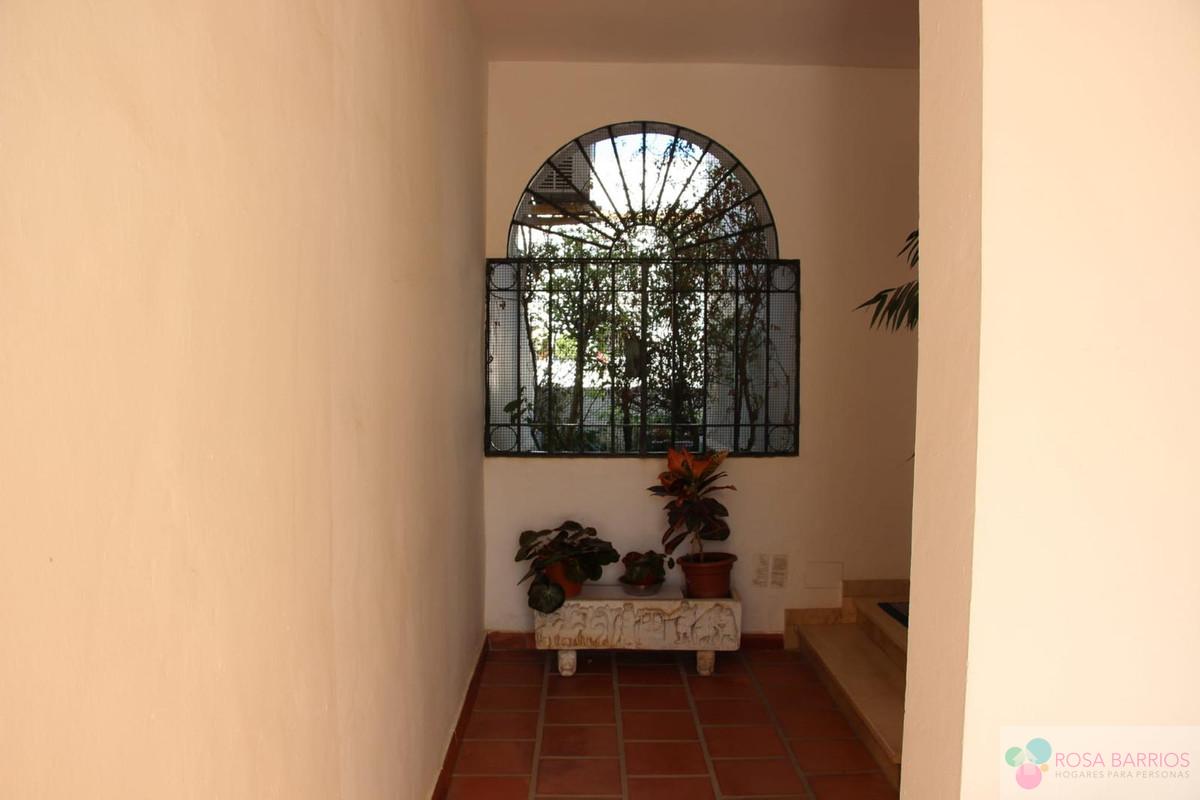 For sale of villa in Estepona