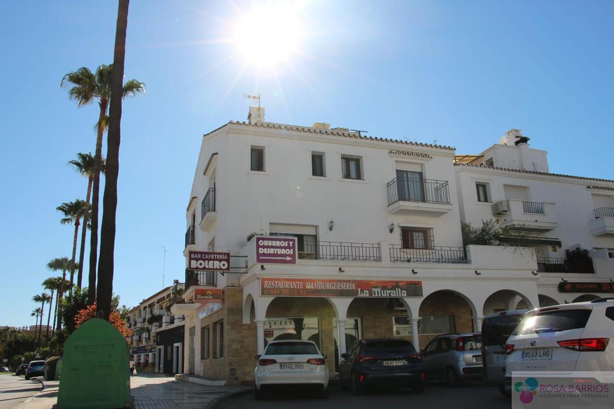 For sale of villa in Estepona