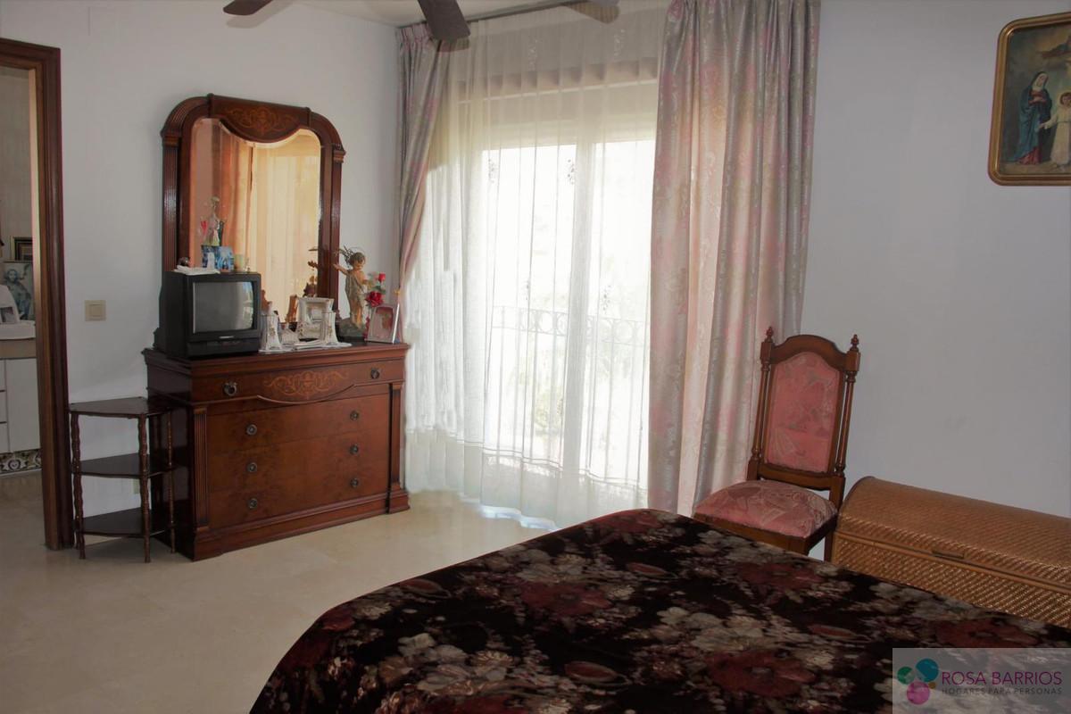 For sale of villa in Estepona