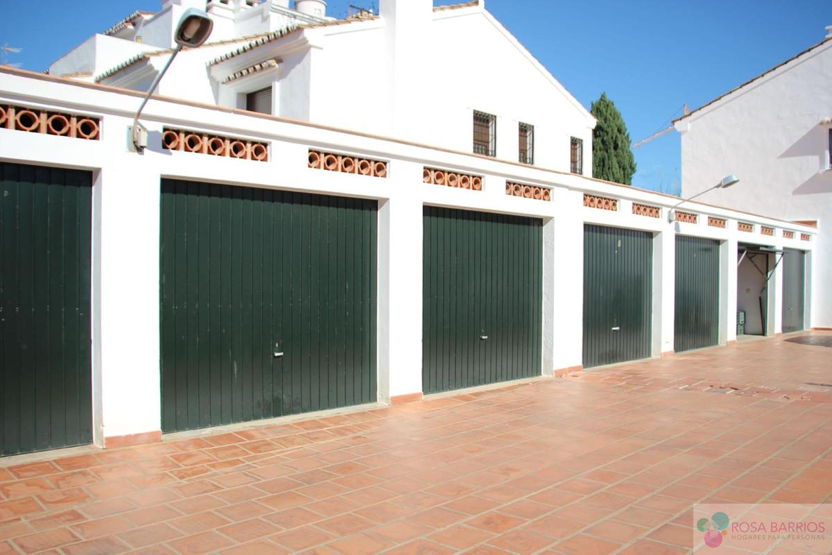 For sale of villa in Estepona