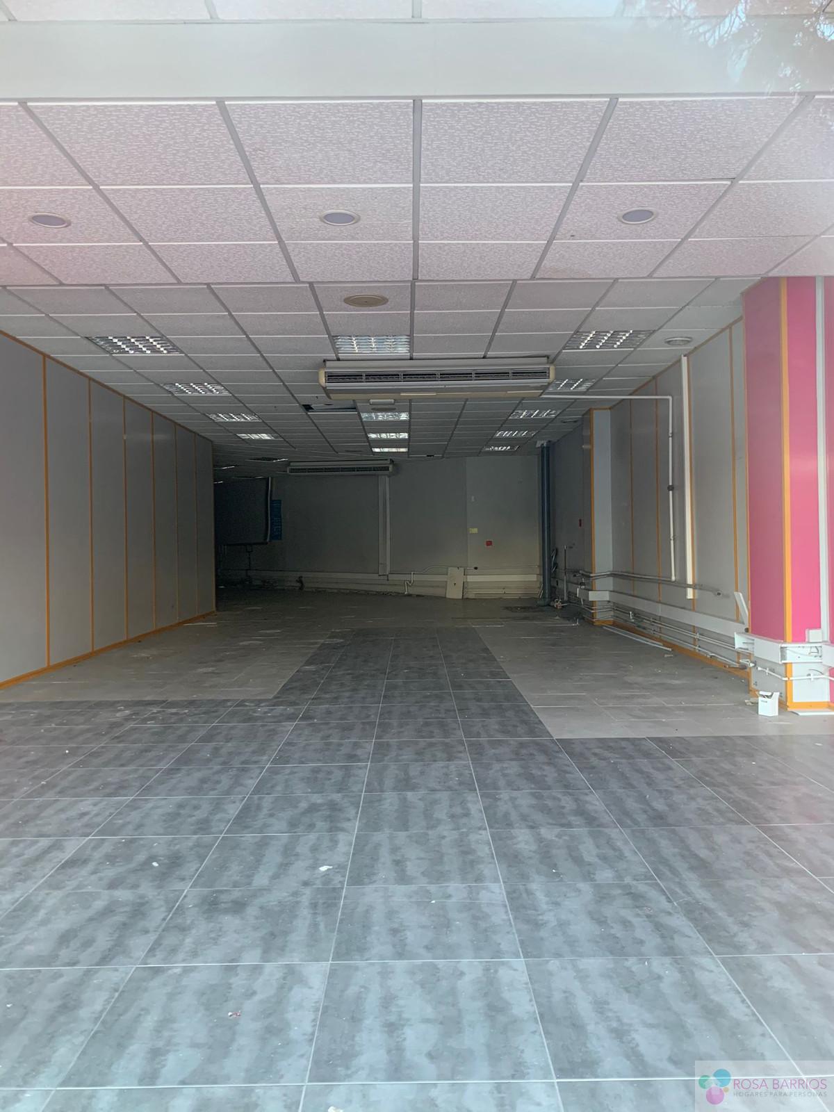 For sale of commercial in Nueva Andalucía
