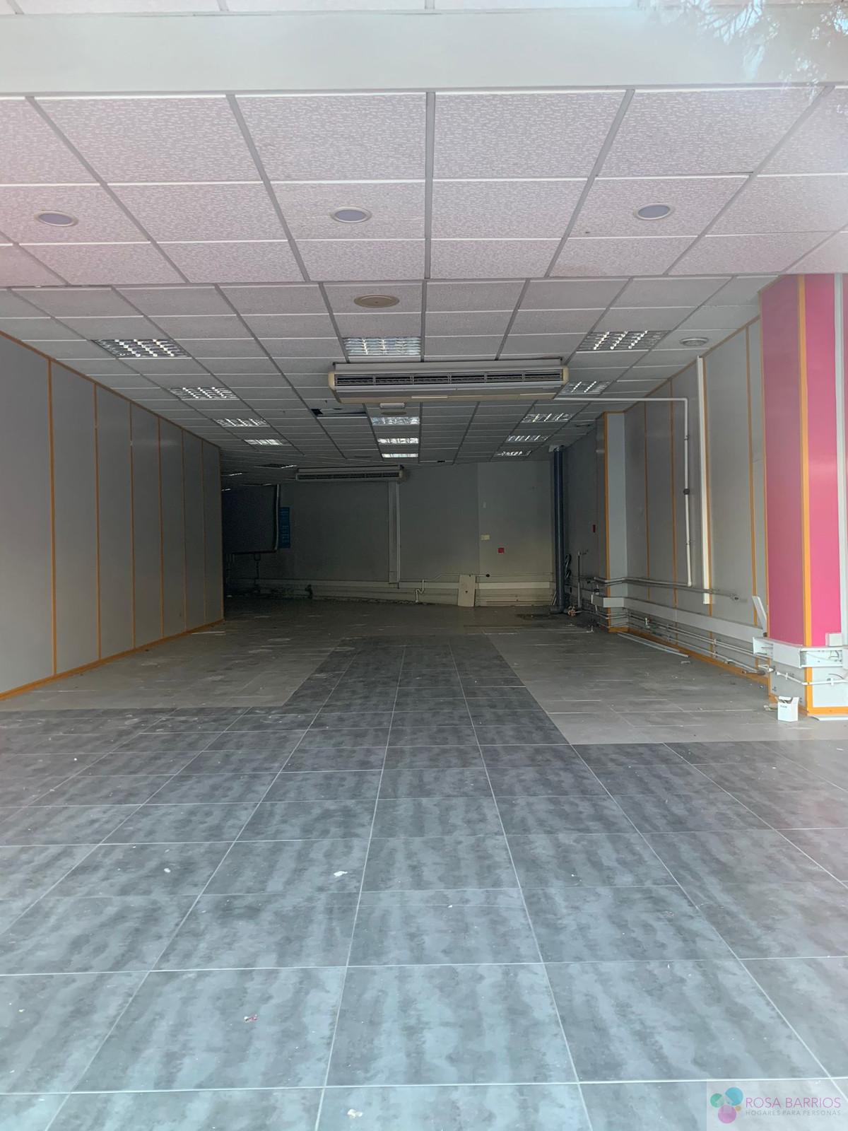 For sale of commercial in Nueva Andalucía