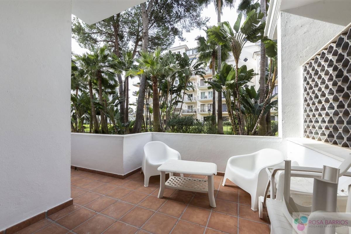 For sale of apartment in Nueva Andalucía