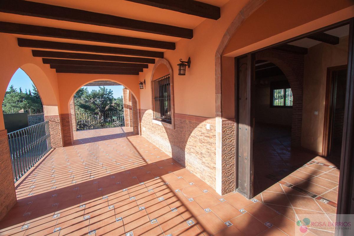 For sale of villa in Estepona