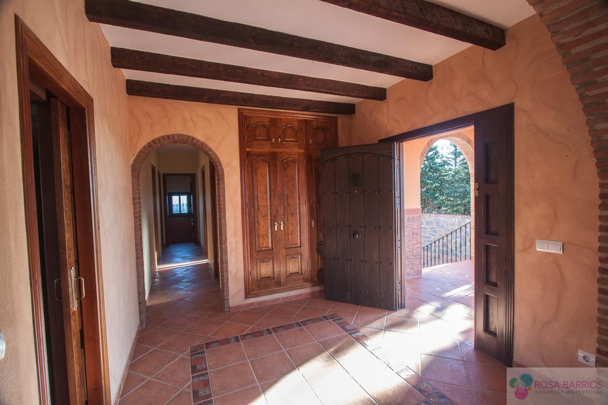 For sale of villa in Estepona