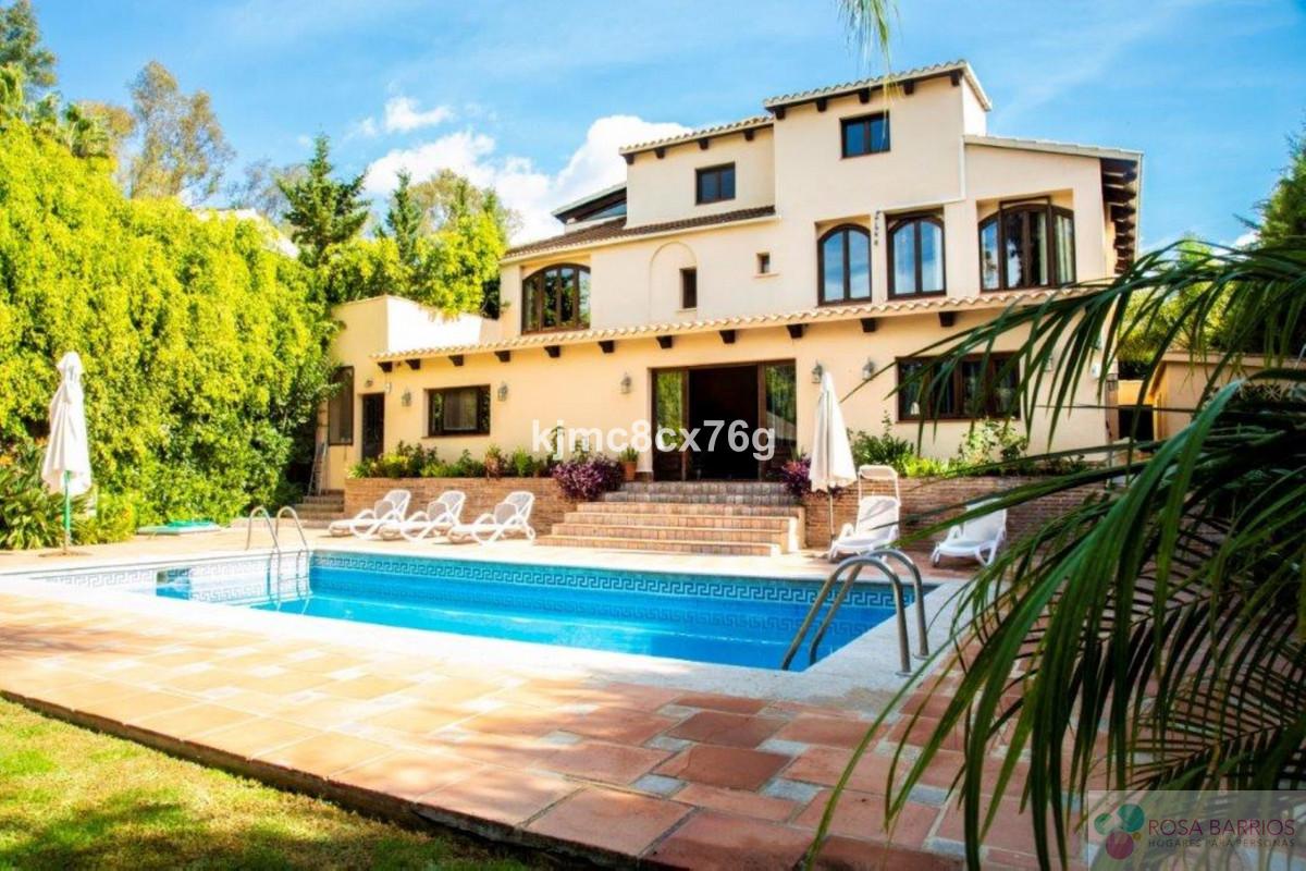 Venta de villa en Nueva Andalucía