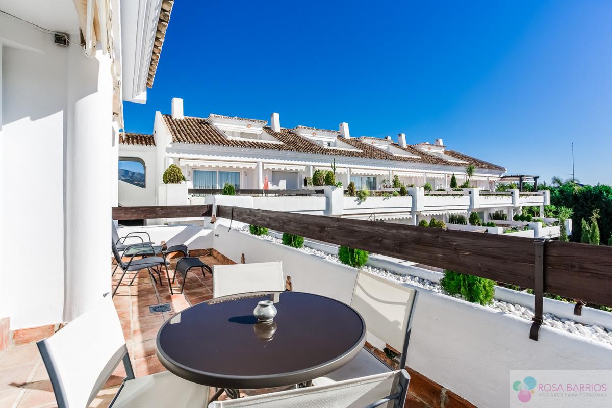 For sale of penthouse in Nueva Andalucía