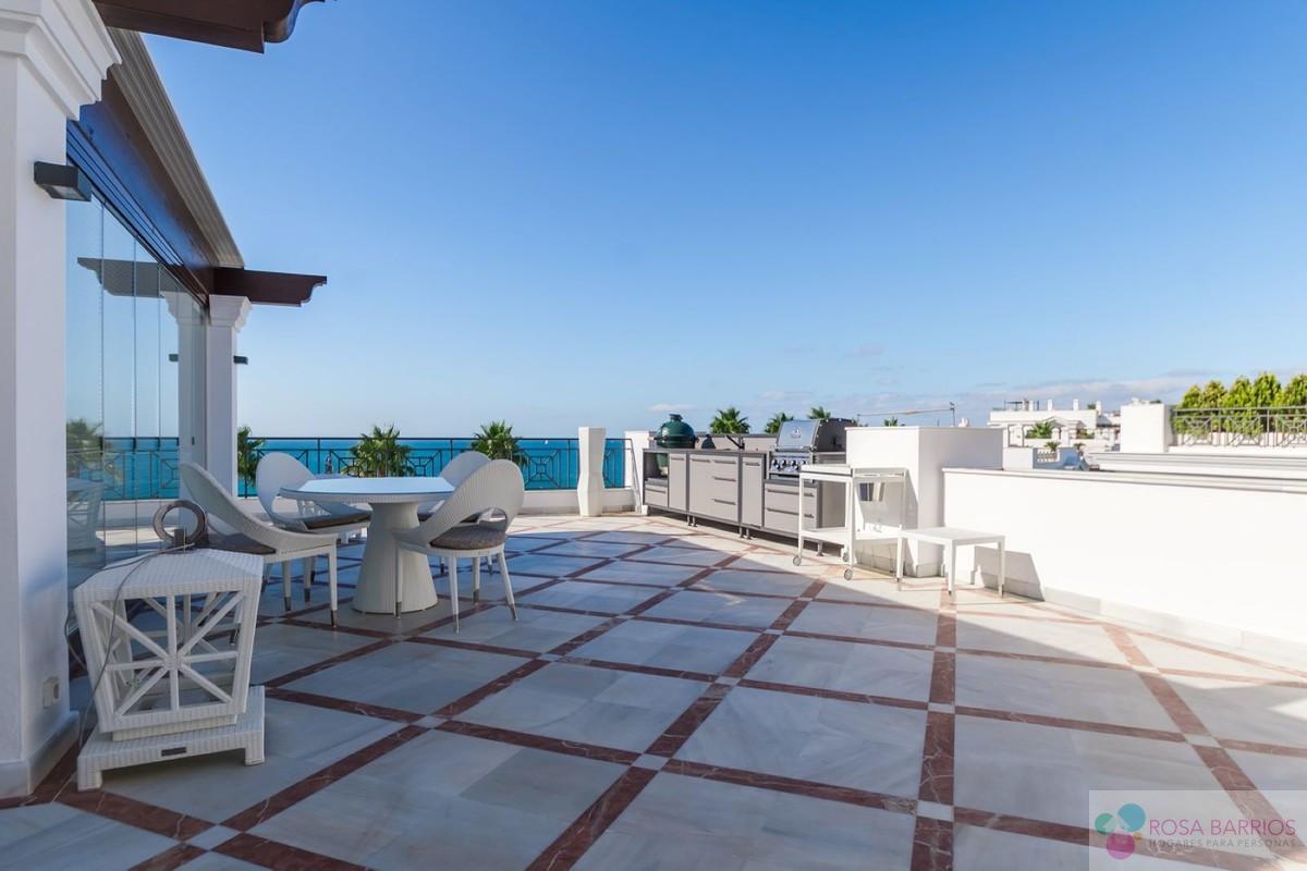 For sale of penthouse in Estepona