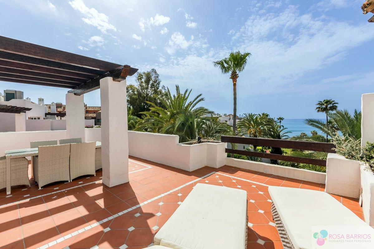For sale of penthouse in Puerto Banús