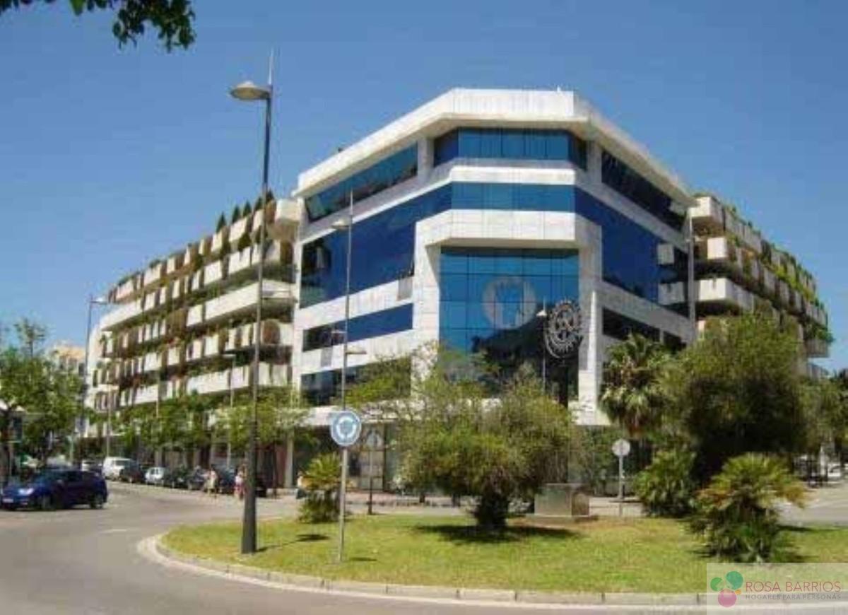Venta de local comercial en Puerto Banús