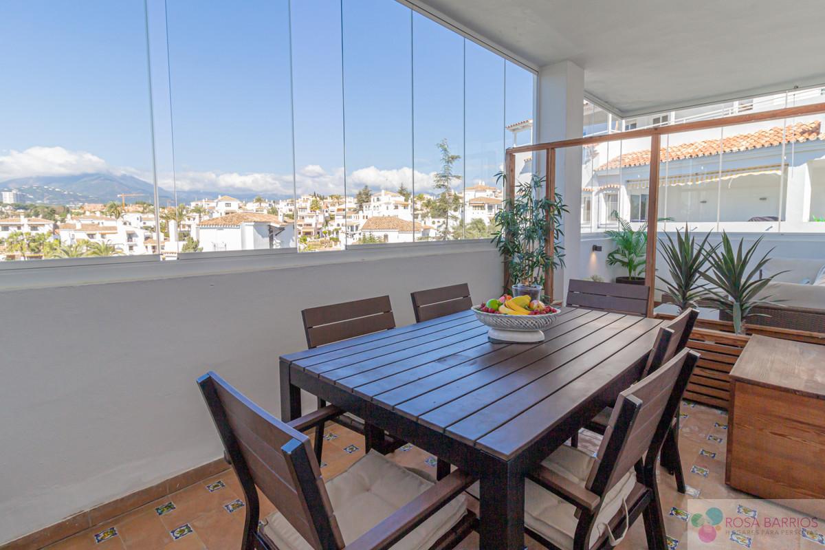 For sale of apartment in Nueva Andalucía