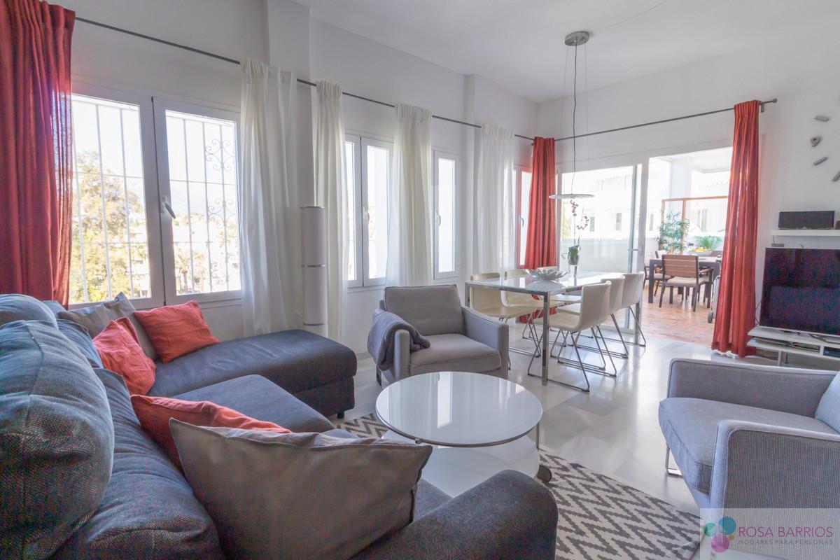For sale of apartment in Nueva Andalucía