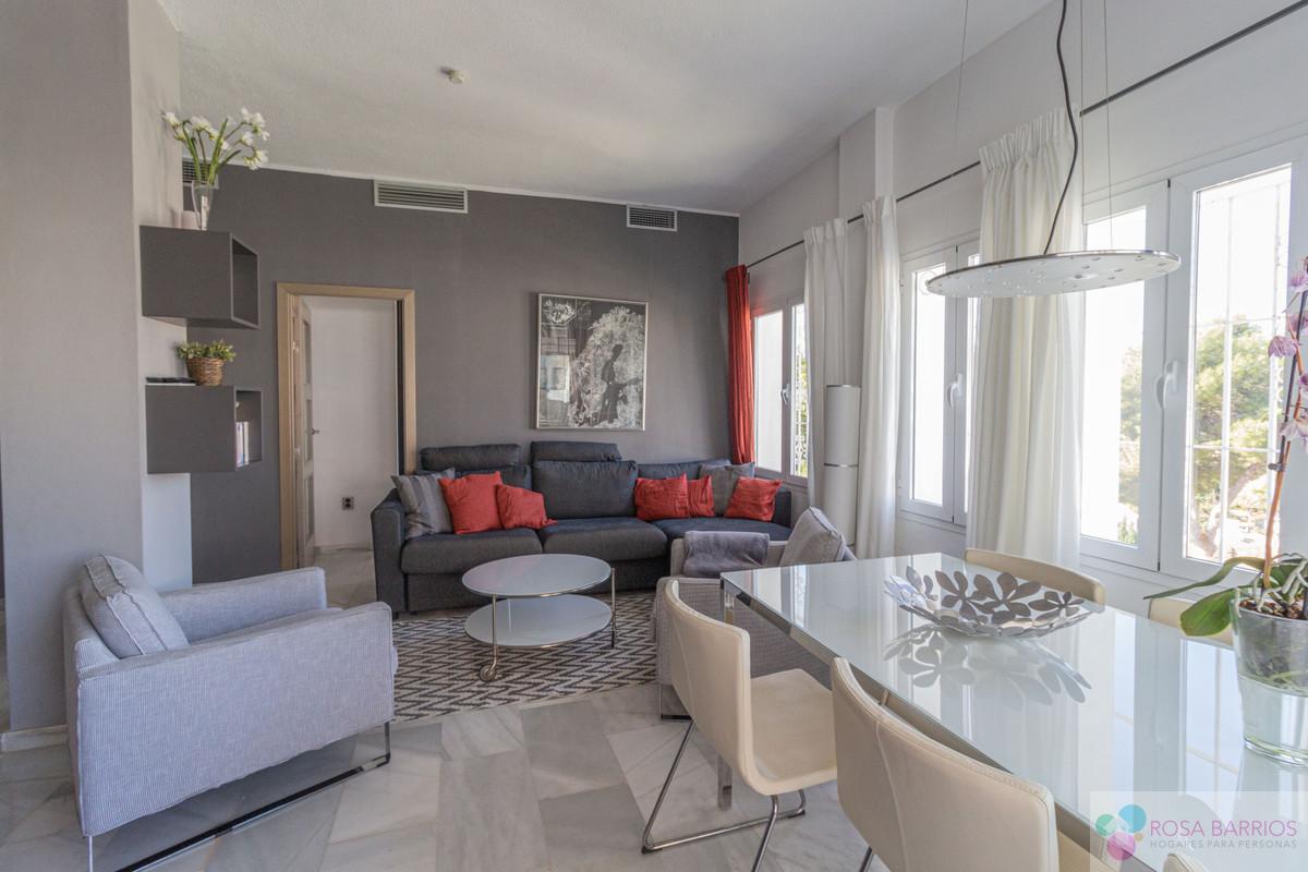 For sale of apartment in Nueva Andalucía