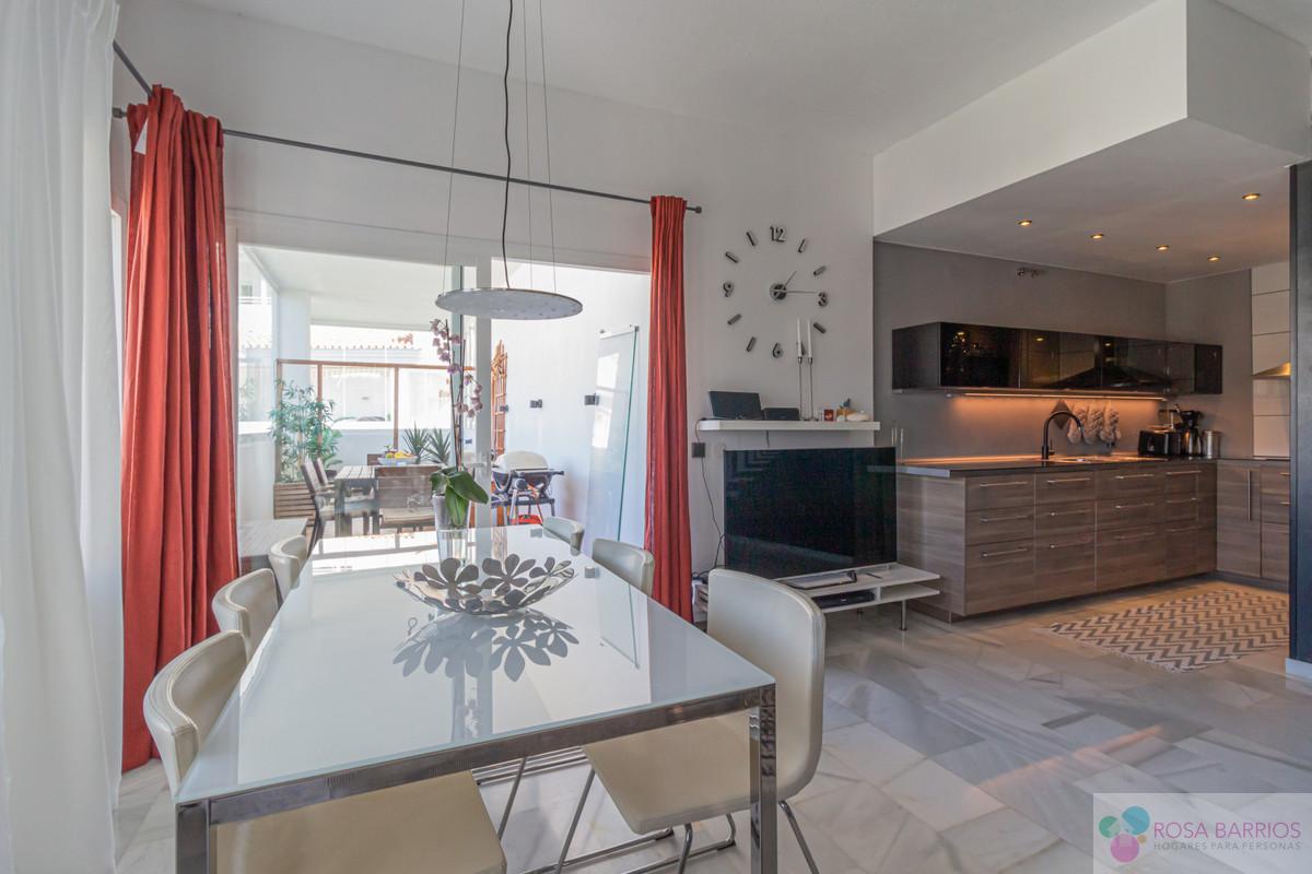 For sale of apartment in Nueva Andalucía