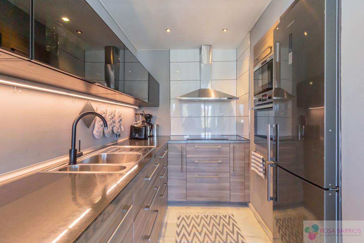 For sale of apartment in Nueva Andalucía