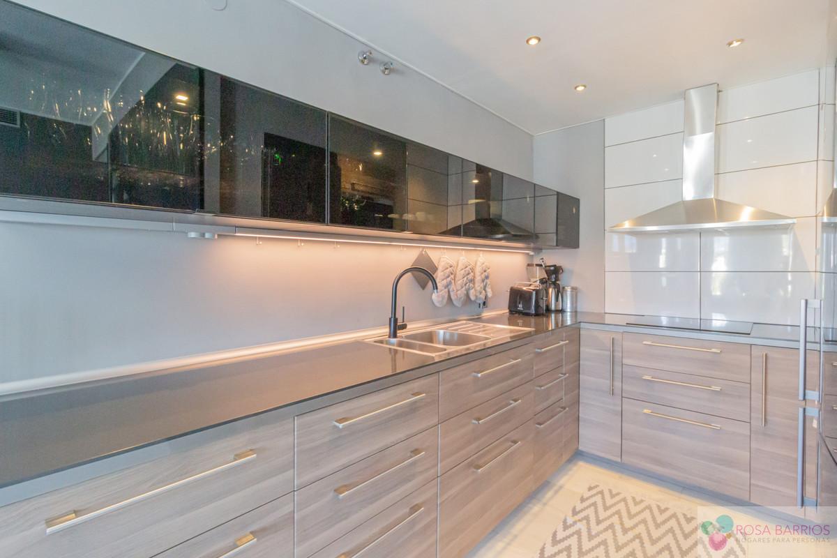 For sale of apartment in Nueva Andalucía