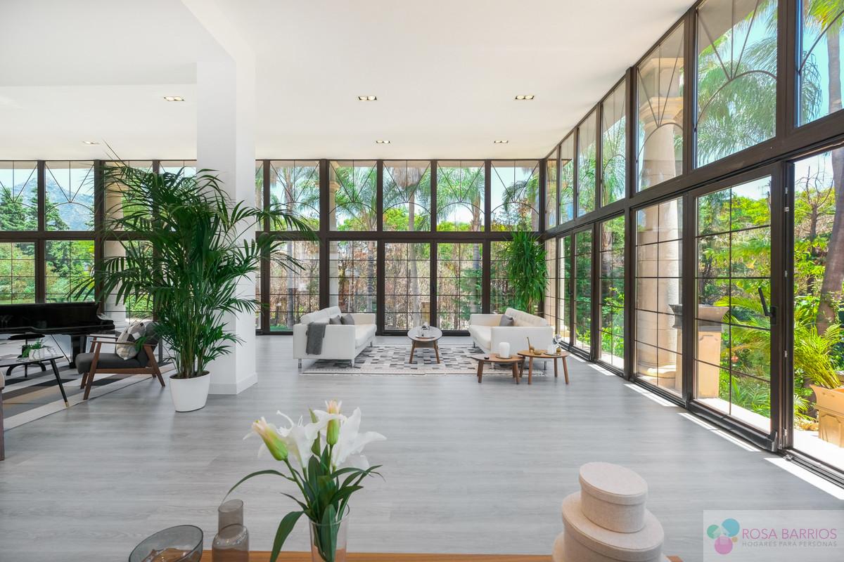 For sale of villa in Nueva Andalucía