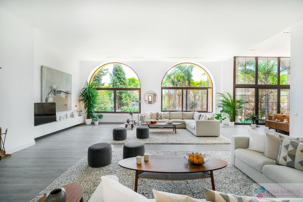 For sale of villa in Nueva Andalucía