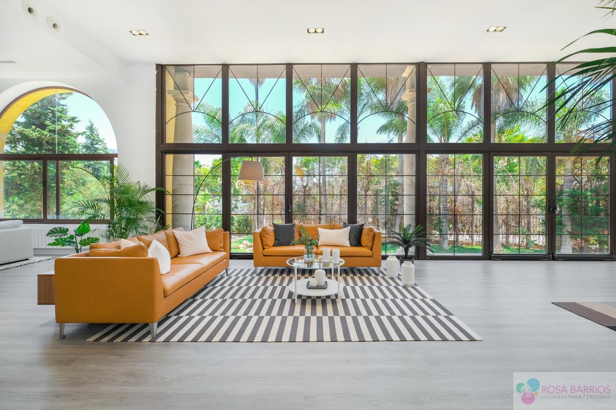 For sale of villa in Nueva Andalucía