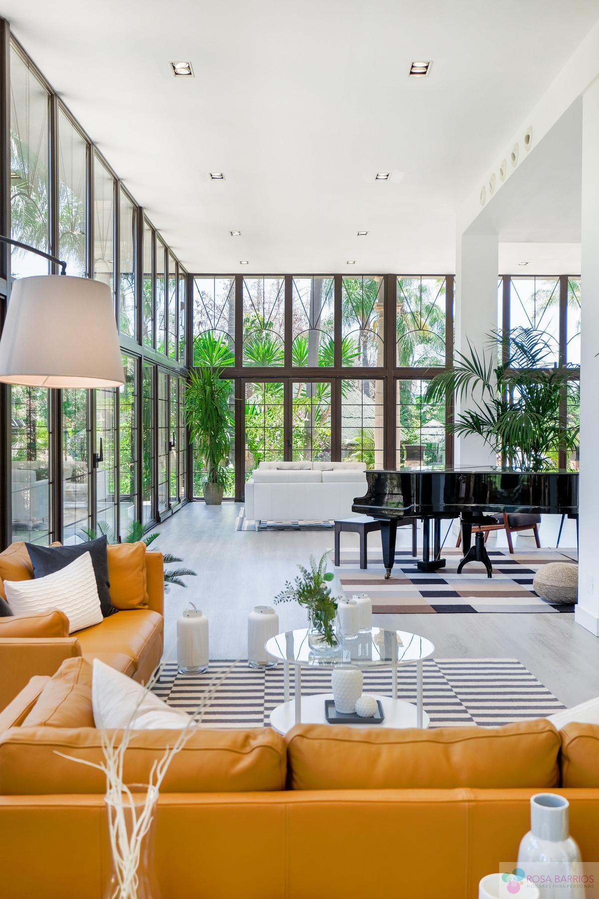 For sale of villa in Nueva Andalucía