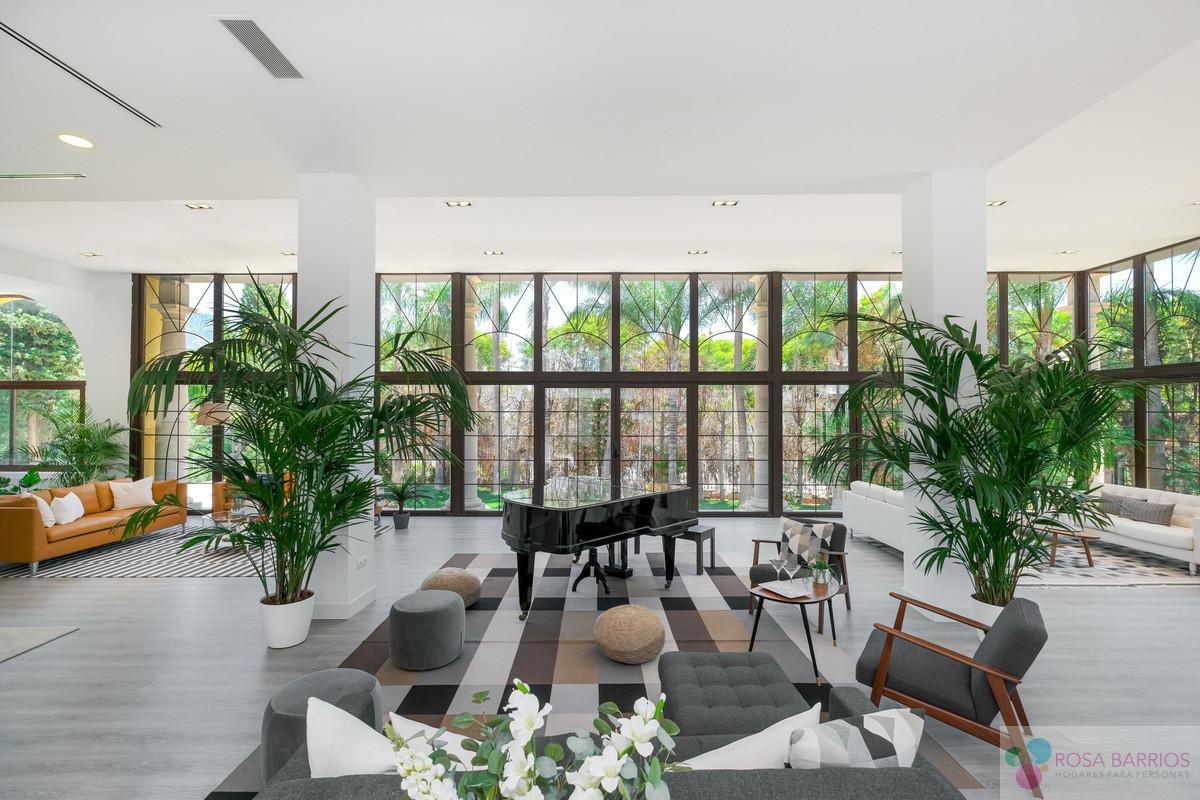 For sale of villa in Nueva Andalucía
