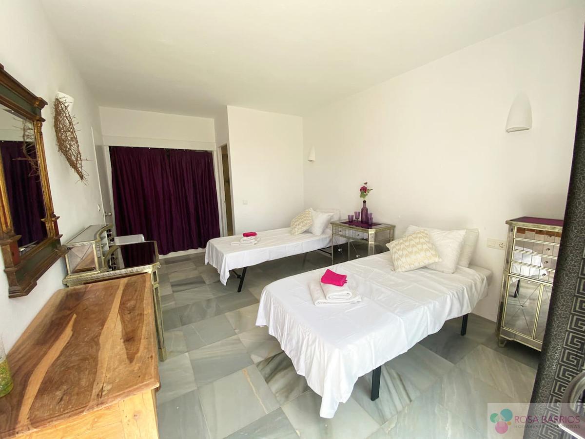 For sale of villa in Estepona