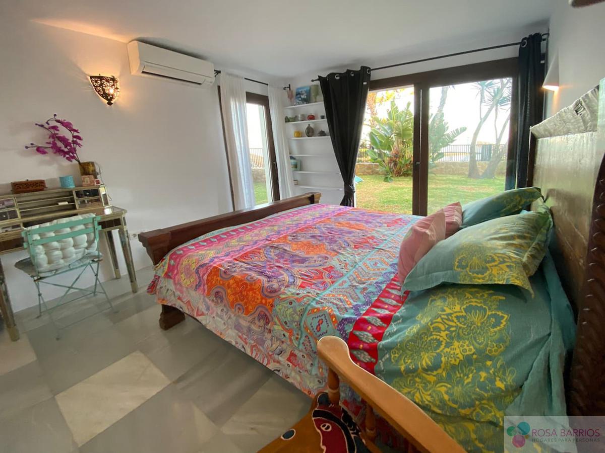 For sale of villa in Estepona