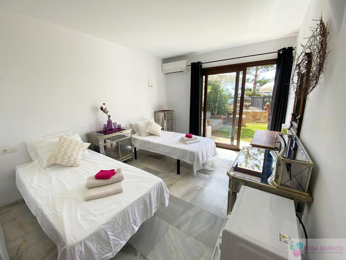 For sale of villa in Estepona