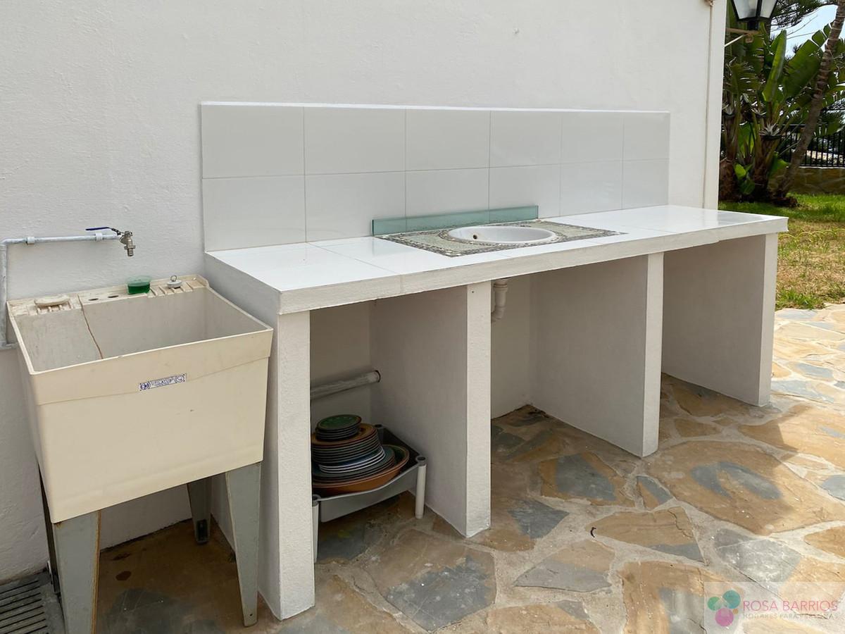 For sale of villa in Estepona