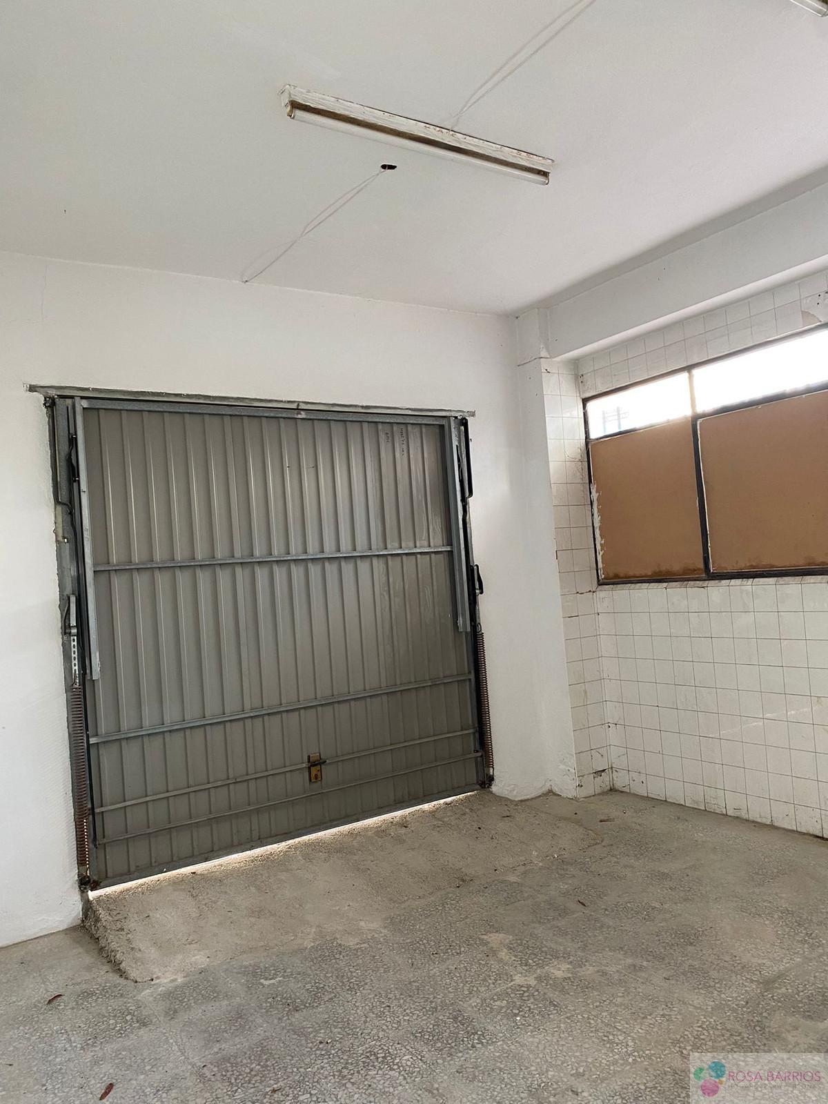 For sale of commercial in Estepona
