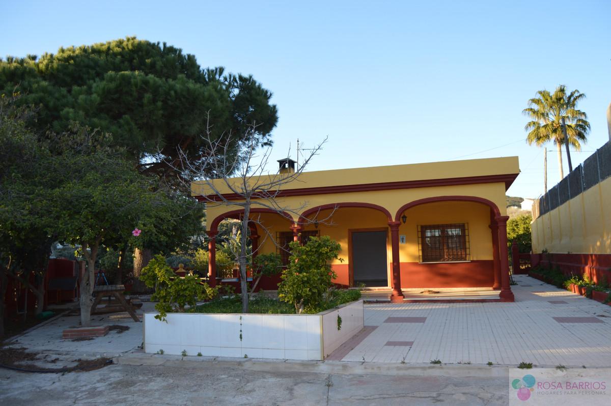 For sale of villa in Estepona