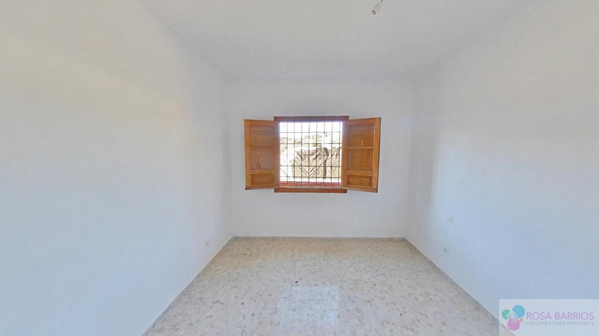 For sale of villa in Estepona