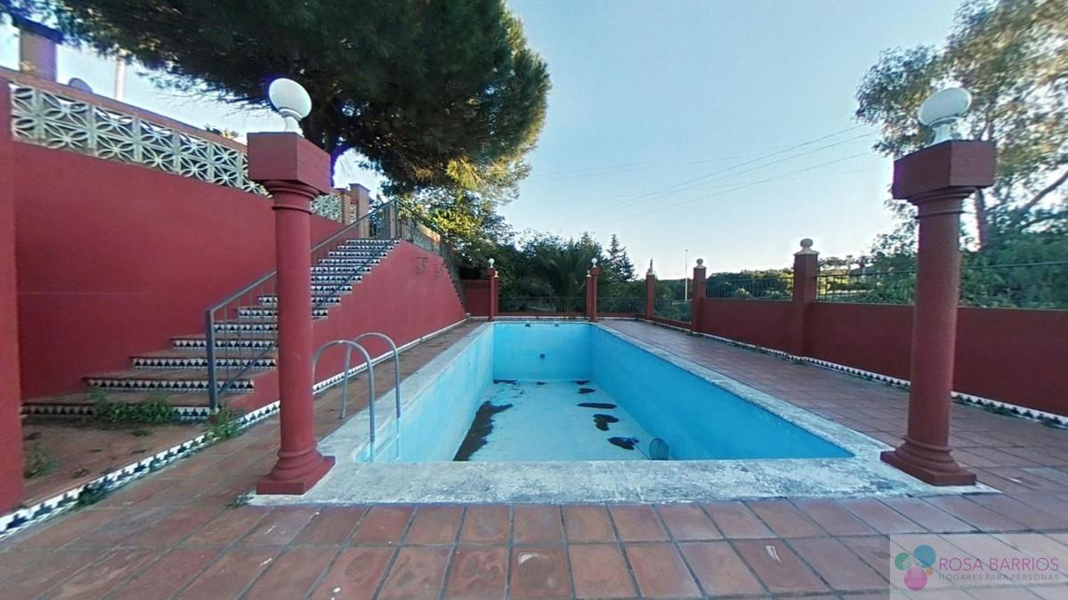 For sale of villa in Estepona