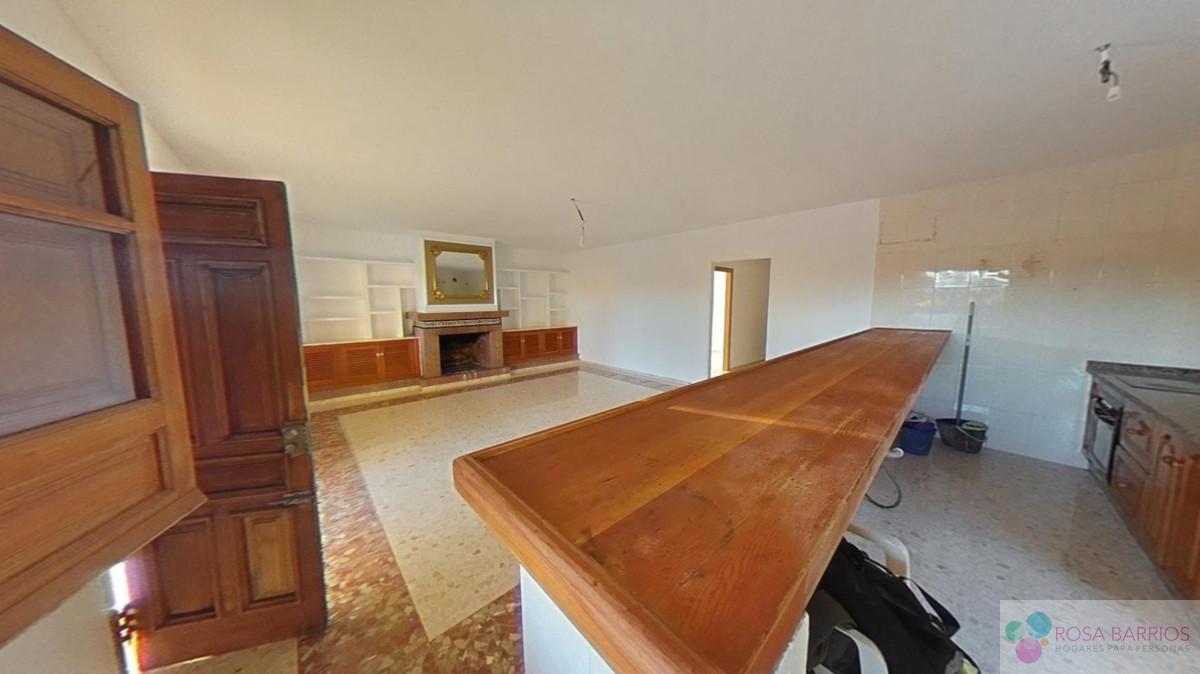 For sale of villa in Estepona
