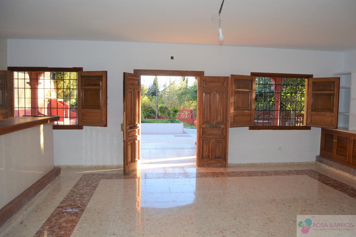 For sale of villa in Estepona