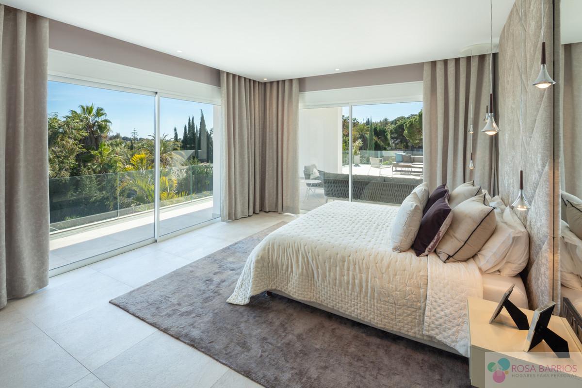 For sale of villa in Nueva Andalucía