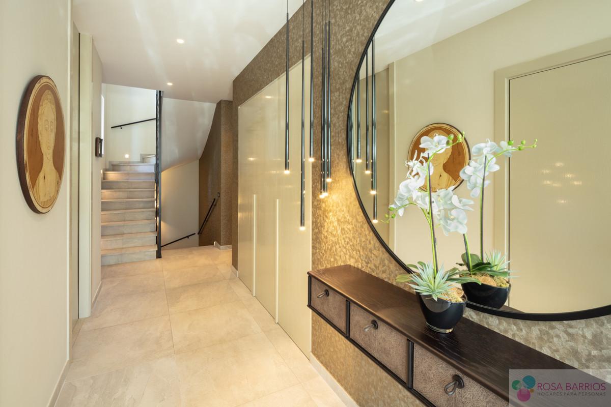 For sale of villa in Nueva Andalucía