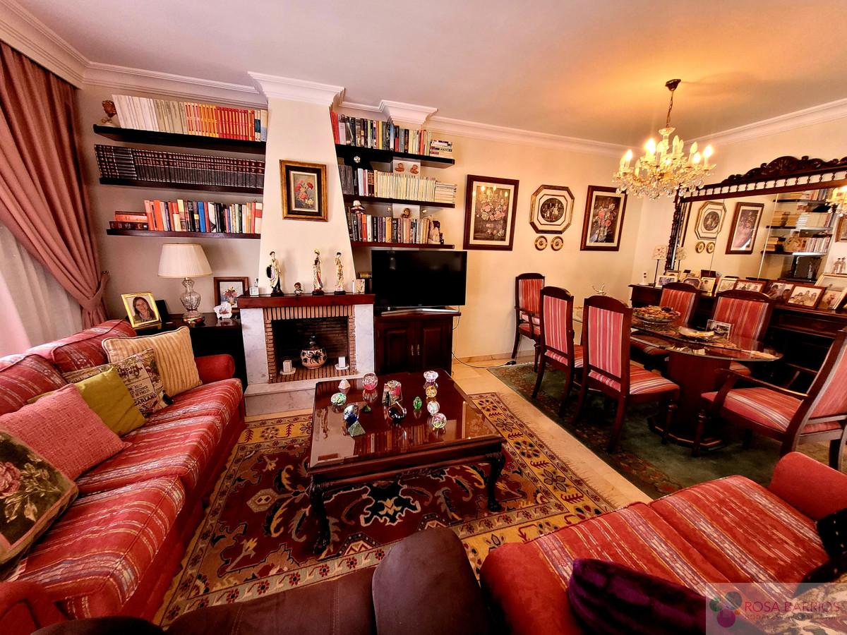 For sale of villa in Estepona