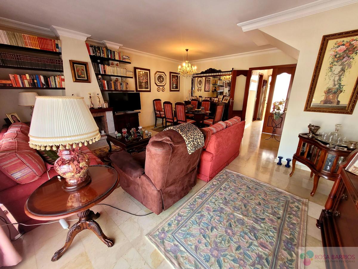 For sale of villa in Estepona