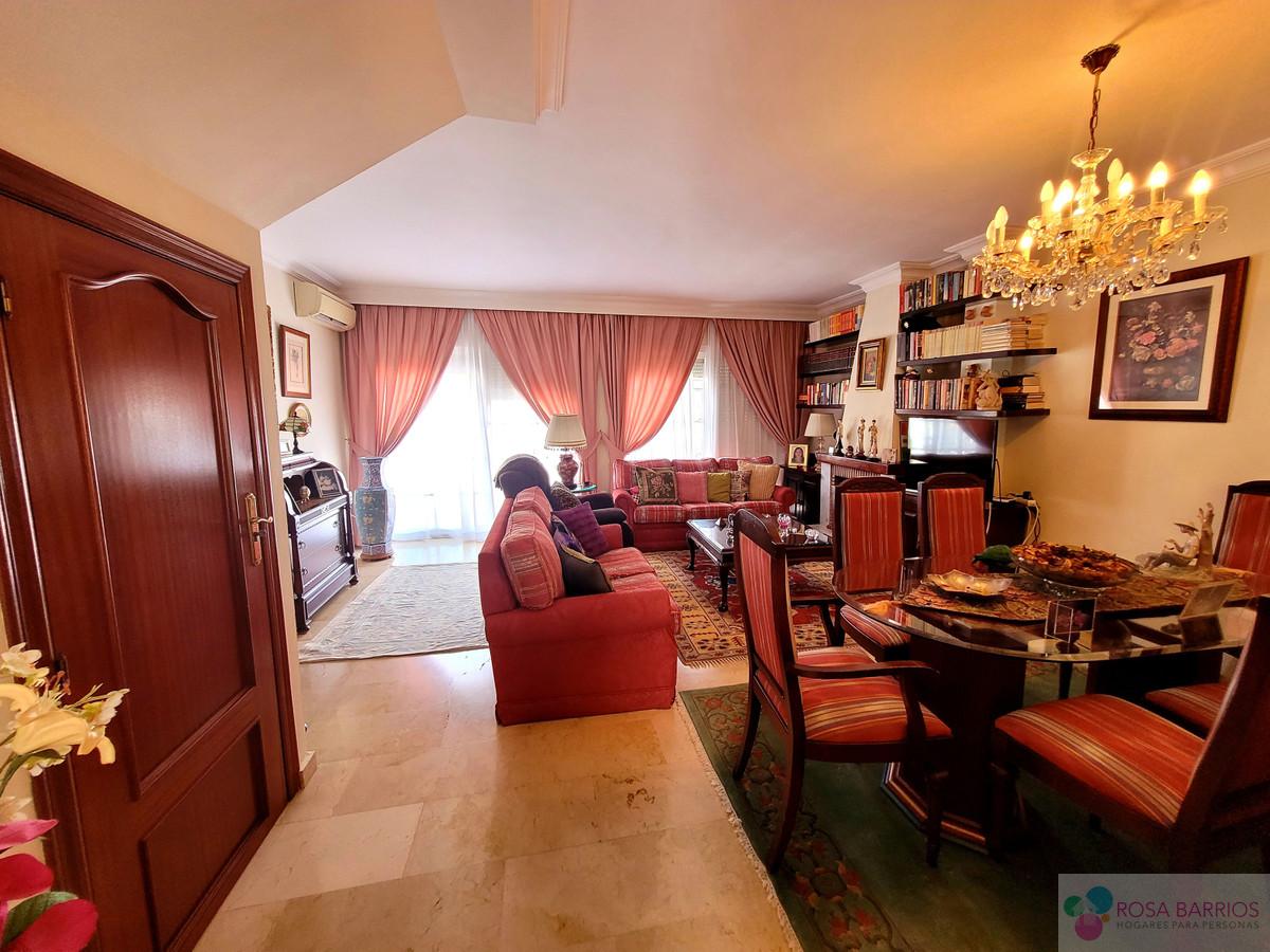 For sale of villa in Estepona